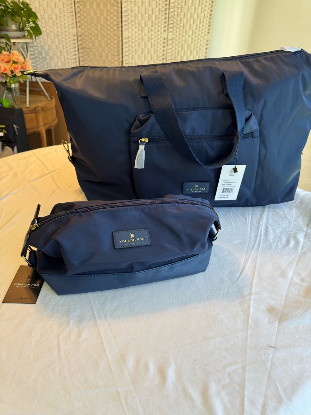 London Fog 19"-22" Nylon Duffle Bag Navy Unisex and Toiletries bag set